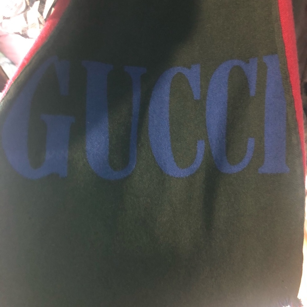 Gucci Men’s Logo Scarf - Picture 6 of 12